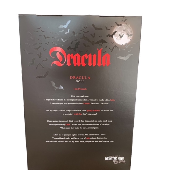 Monster High Skullector Draculaura Doll - Picture 4 of 7